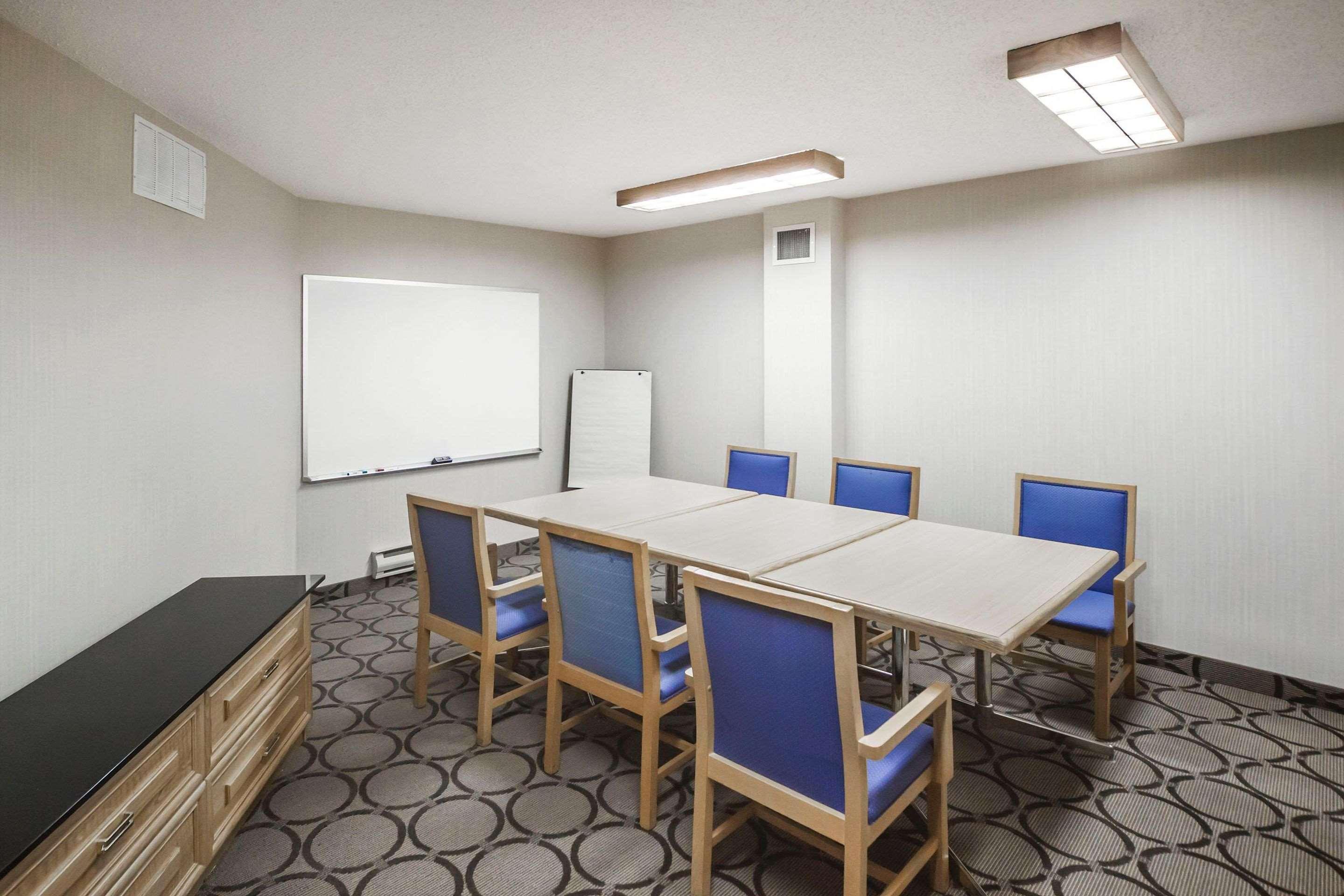 Comfort Inn West Edmonton Buitenkant foto