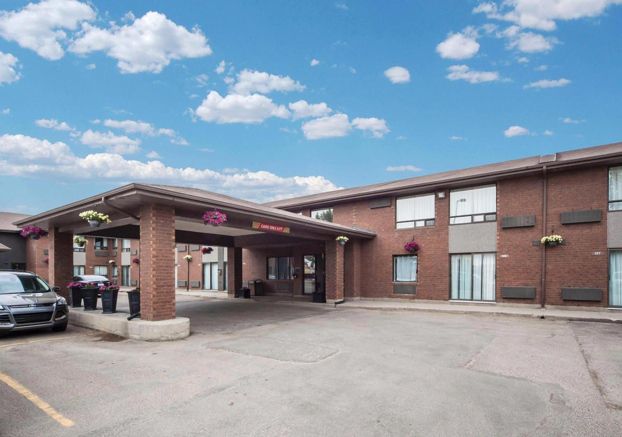Comfort Inn West Edmonton Buitenkant foto